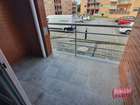 Venda T2 Canelas, varandas, lareira, equipado, suite, roupeiros, L. Garagem