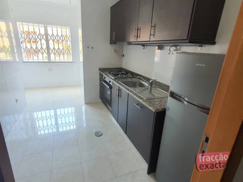 Venda T2 Canelas, varandas, lareira, equipado, suite, roupeiros, L. Garagem