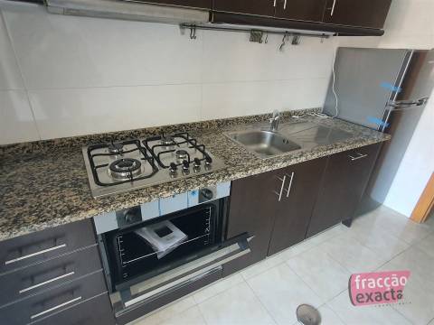 Venda T2 Canelas, varandas, lareira, equipado, suite, roupeiros, L. Garagem