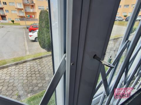 Venda T2 Canelas, varandas, lareira, equipado, suite, roupeiros, L. Garagem