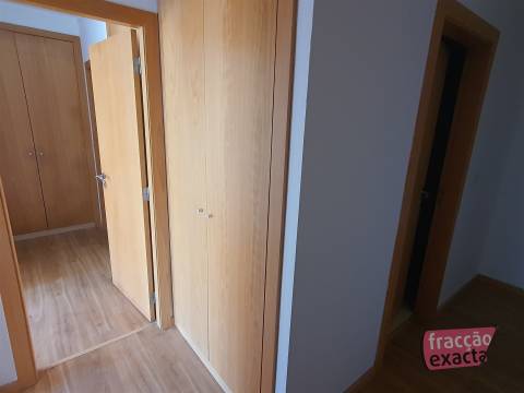 Venda T2 Canelas, varandas, lareira, equipado, suite, roupeiros, L. Garagem