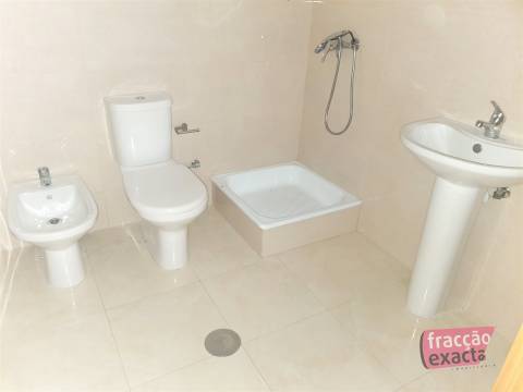 Venda T2 Canelas, varandas, lareira, equipado, suite, roupeiros, L. Garagem