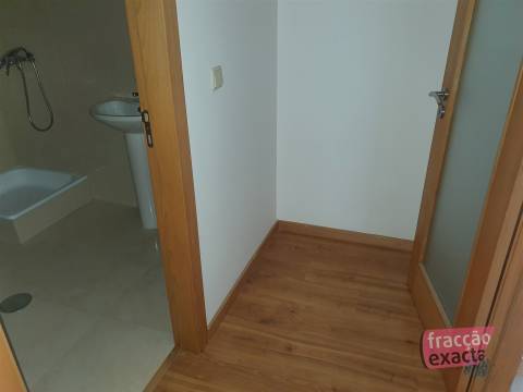 Venda T2 Canelas, varandas, lareira, equipado, suite, roupeiros, L. Garagem