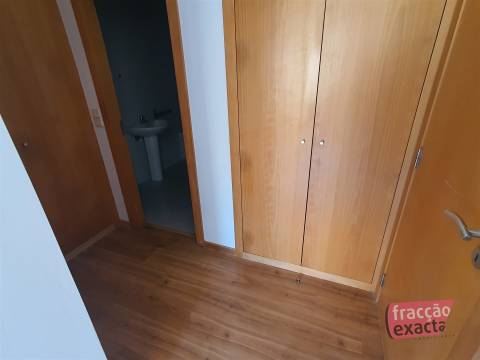 Venda T2 Canelas, varandas, lareira, equipado, suite, roupeiros, L. Garagem