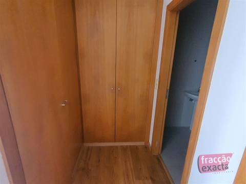 Venda T2 Canelas, varandas, lareira, equipado, suite, roupeiros, L. Garagem