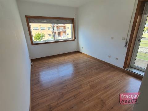 Venda T2 Canelas, varandas, lareira, equipado, suite, roupeiros, L. Garagem