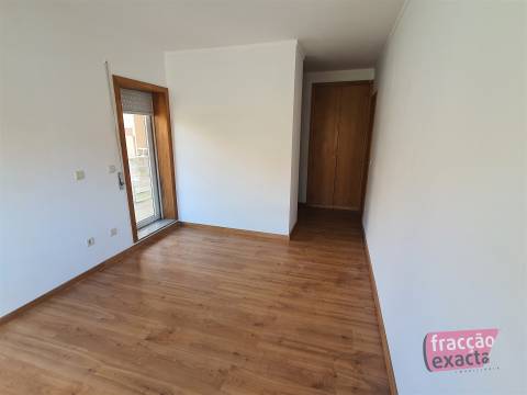 Venda T2 Canelas, varandas, lareira, equipado, suite, roupeiros, L. Garagem