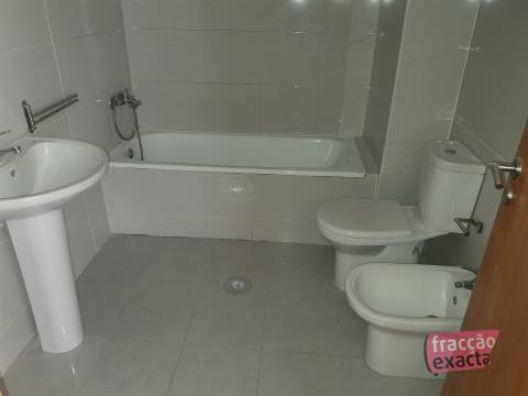 Venda T2 Canelas, varandas, lareira, equipado, suite, roupeiros, L. Garagem