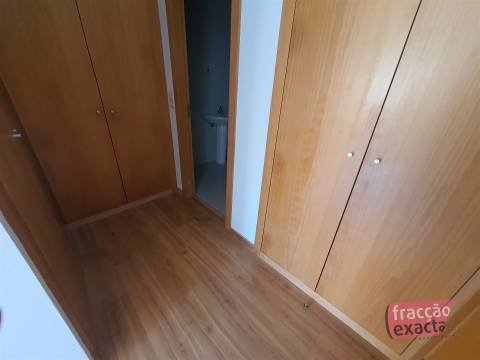 Venda T2 Canelas, varandas, lareira, equipado, suite, roupeiros, L. Garagem