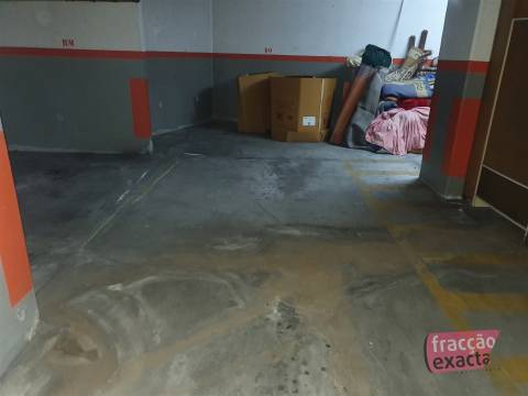 Venda T2 Canelas, varandas, lareira, equipado, suite, roupeiros, L. Garagem