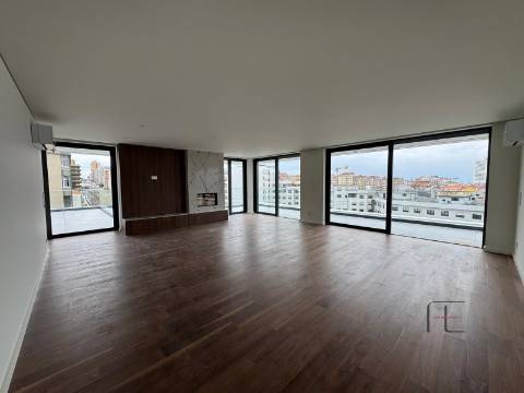 Apartamento T4 Venda em Mafamude e Vilar do Paraíso,Vila Nova de Gaia