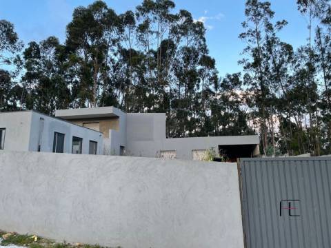 Moradia de Luxo T3 c/ Piscina | Sadim