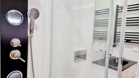 T3 Novo com 2 Suites, Varanda e Aparcamento Privado – Excelente Localização