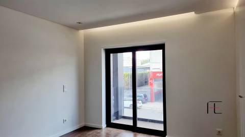 T3 Novo com 2 Suites, Varanda e Aparcamento Privado – Excelente Localização