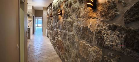 Moradia V2 Renovada com Jardim e Garagem Fechada em Coimbrões – Vila Nova de Gaia