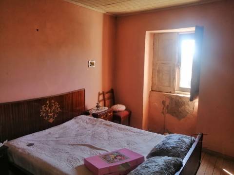 Moradia para Restaurar T3 Venda em Mogadouro, Valverde, Vale de Porco e Vilar de Rei,Mogadouro