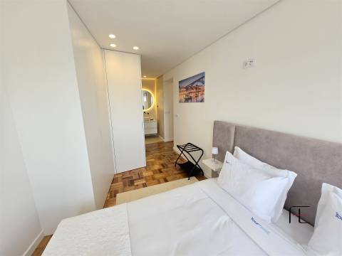 Apartamento T4 Venda em Cedofeita, Santo Ildefonso, Sé, Miragaia, São Nicolau e Vitória,Porto