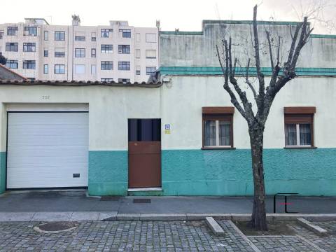 Moradia em Banda T2 Venda em Custóias, Leça do Balio e Guifões,Matosinhos