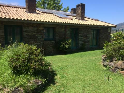 Quinta T4 Venda em Fontes,Santa Marta de Penaguião