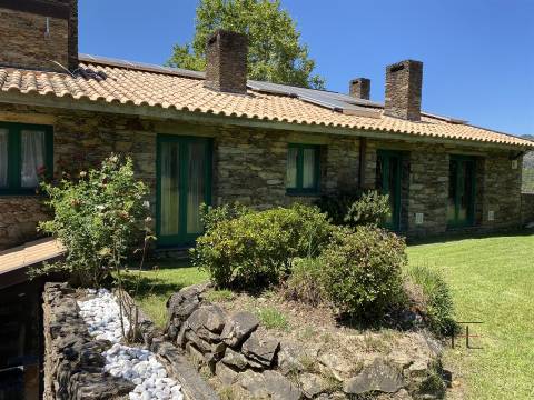 Quinta T4 Venda em Fontes,Santa Marta de Penaguião