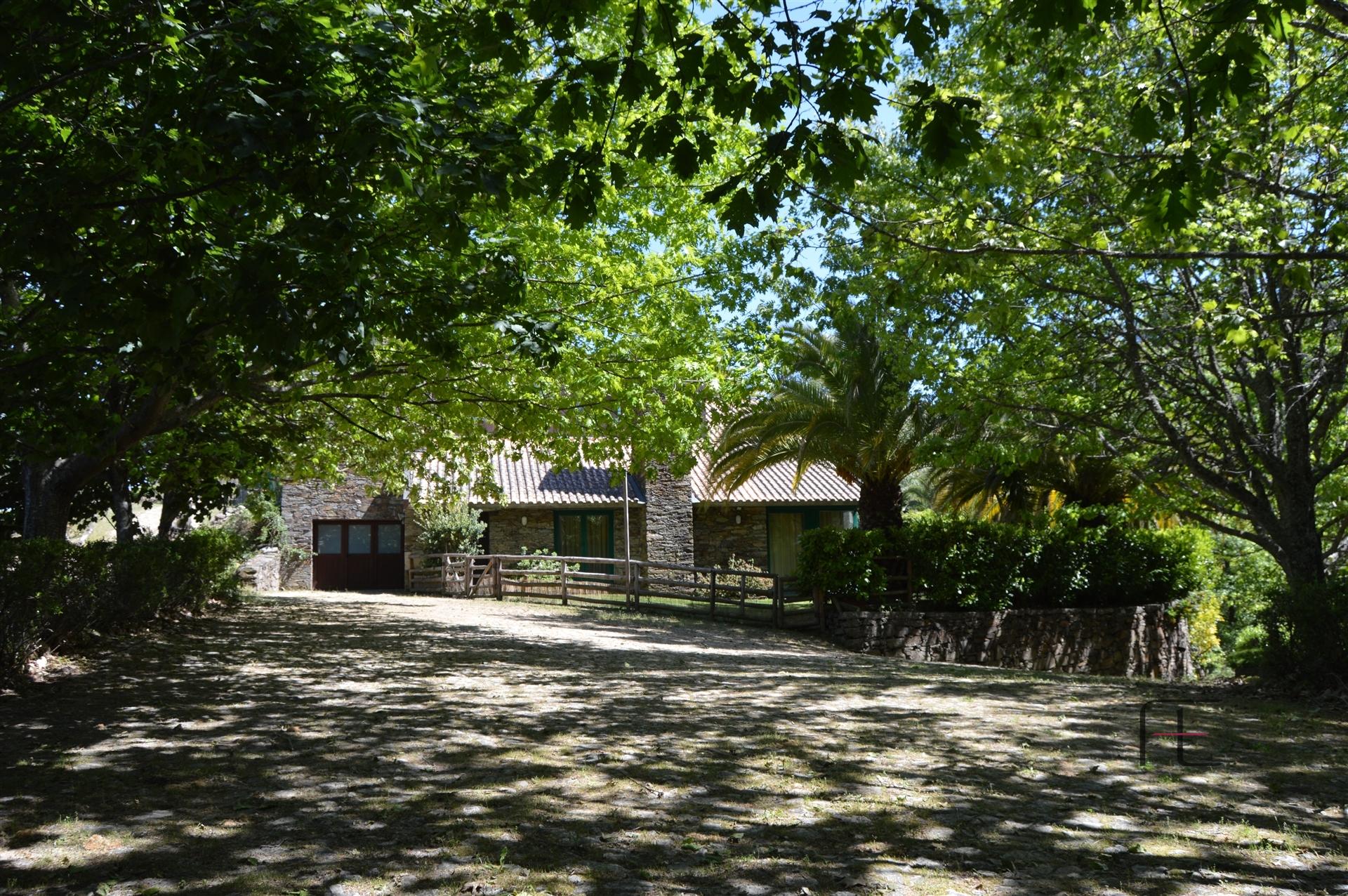 Quinta T4 Venda em Fontes,Santa Marta de Penaguião