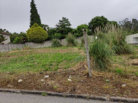Terreno em Paços de Brandão