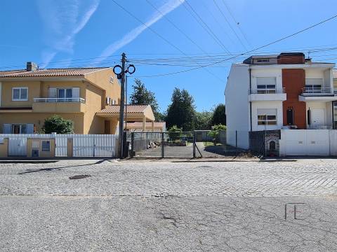 Lote Terreno com 400m2 em Pedroso, Vila Nova de Gaia