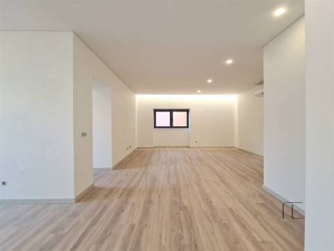 Andar Moradia c/ terraço  em Espinho