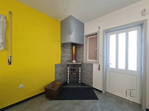 Moradia Isolada em Lourosa, Jardim e Terreno