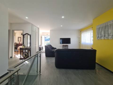 Moradia Isolada em Lourosa, Jardim e Terreno