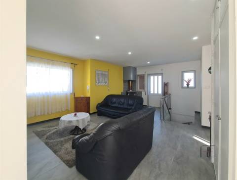 Moradia Isolada em Lourosa, Jardim e Terreno