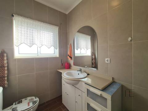 Moradia Isolada em Lourosa, Jardim e Terreno