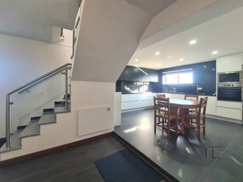 Moradia Isolada em Lourosa, Jardim e Terreno