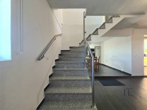 Moradia Isolada em Lourosa, Jardim e Terreno