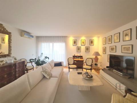 Viva no Topo: Penthouse T5 Exclusiva com Piscina Aquecida em Canidelo