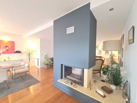 Viva no Topo: Penthouse T5 Exclusiva com Piscina Aquecida em Canidelo