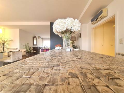 Viva no Topo: Penthouse T5 Exclusiva com Piscina Aquecida em Canidelo