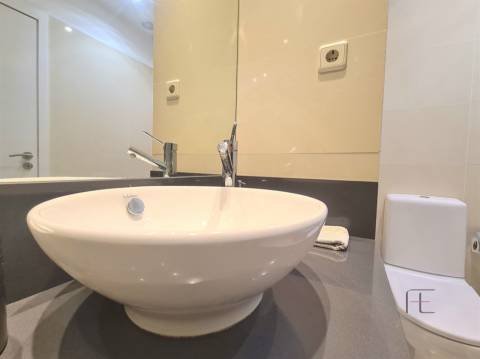 Viva no Topo: Penthouse T5 Exclusiva com Piscina Aquecida em Canidelo