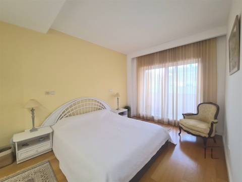 Viva no Topo: Penthouse T5 Exclusiva com Piscina Aquecida em Canidelo