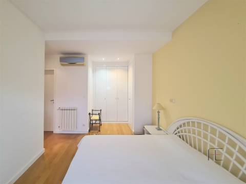 Viva no Topo: Penthouse T5 Exclusiva com Piscina Aquecida em Canidelo