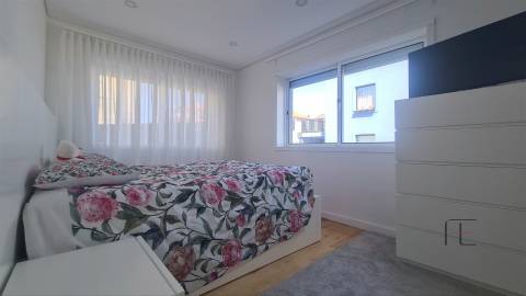 Andar Moradia T2 e Anexo T1, piscina exterior e jardim