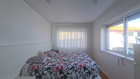 Andar Moradia T2 e Anexo T1, piscina exterior e jardim