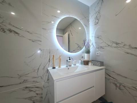 Andar Moradia T2 e Anexo T1, piscina exterior e jardim