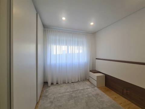 Andar Moradia T2 e Anexo T1, piscina exterior e jardim