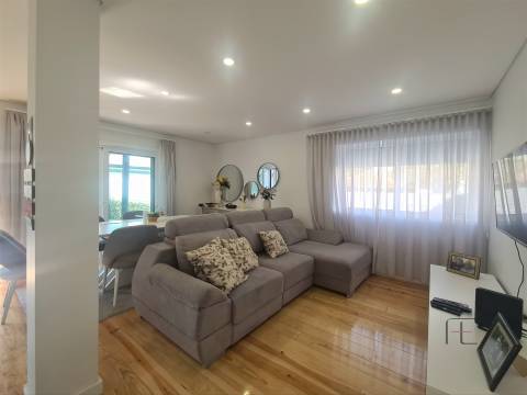 Andar Moradia T2 e Anexo T1, piscina exterior e jardim