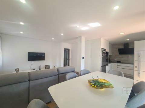 Andar Moradia T2 e Anexo T1, piscina exterior e jardim