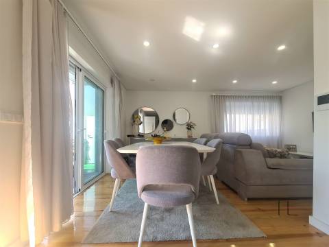 Andar Moradia T2 e Anexo T1, piscina exterior e jardim