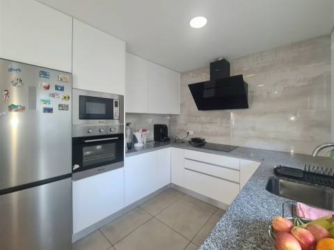 Andar Moradia T2 e Anexo T1, piscina exterior e jardim