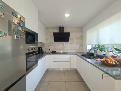 Andar Moradia T2 e Anexo T1, piscina exterior e jardim