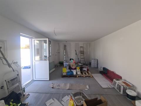 Andar Moradia T2 e Anexo T1, piscina exterior e jardim